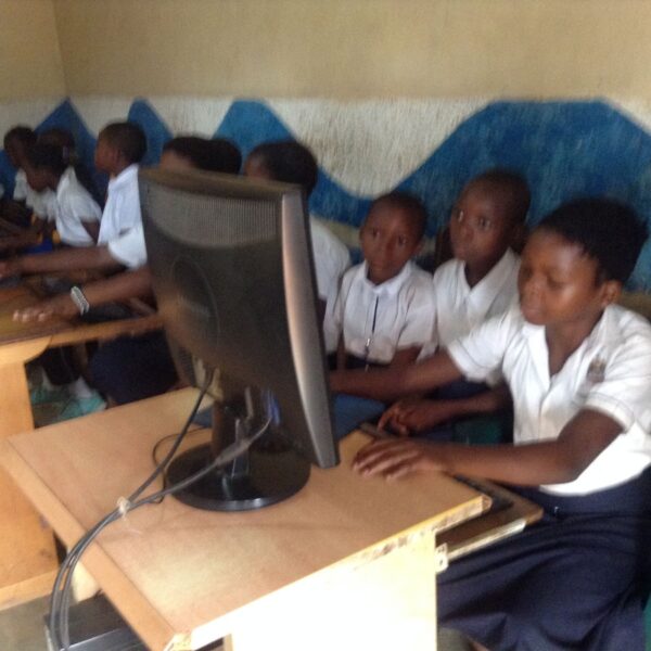 Un centre informatique implanté à Katongo pour la transformation de l’éducation des enfants, dans l’aire de santé de Kabimba à Uvira